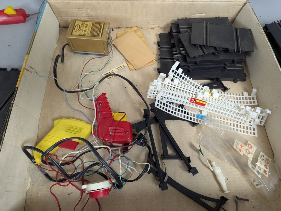 Vintage Eldon Selectronic Road Race Set Incomplete Slot Car Track Components - 4