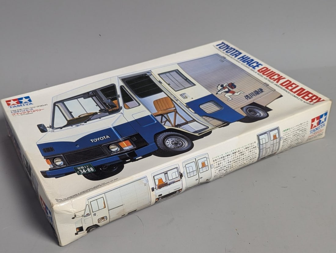 Tamiya 1/24 Sports Car Series No. 41 Toyota Hiace Quick Delivery Model Kit - 2