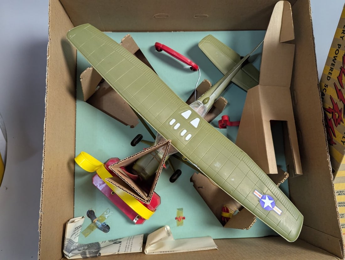 Vintage Lindberg Line U.S. Marine Cessna OE-2 Electric Model Kit CL952:695 - 2