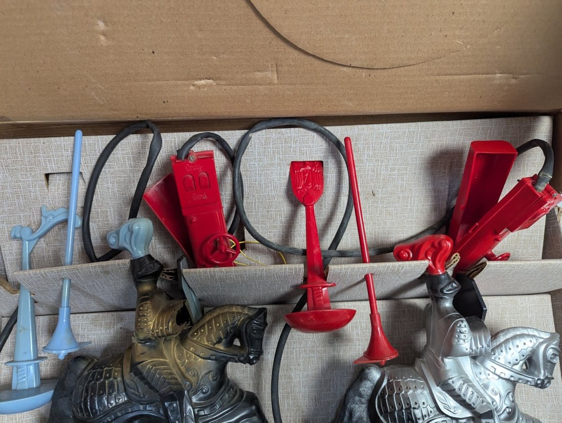 Vintage Andy Gard Remote Control Tournament Knights Toy Set No. 142 Collectible - 4