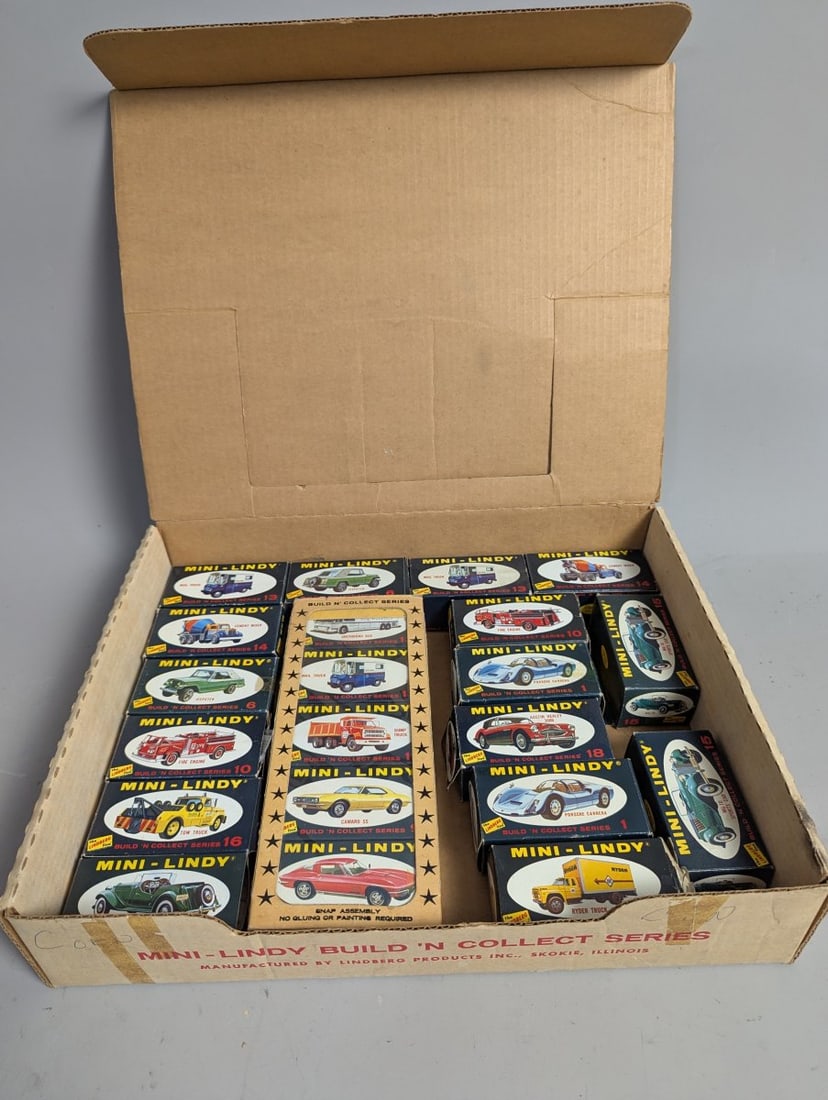 Lindberg Mini-Lindy Model Kits Collection with Store Display Vintage Toys Cars: **Important** Please read below description on how to avoid high shipping costs. Up for auction is a fantastic collection featuring a Store display (17 x 13 x 3 1/2) with 21 unbuilt cars. While some f