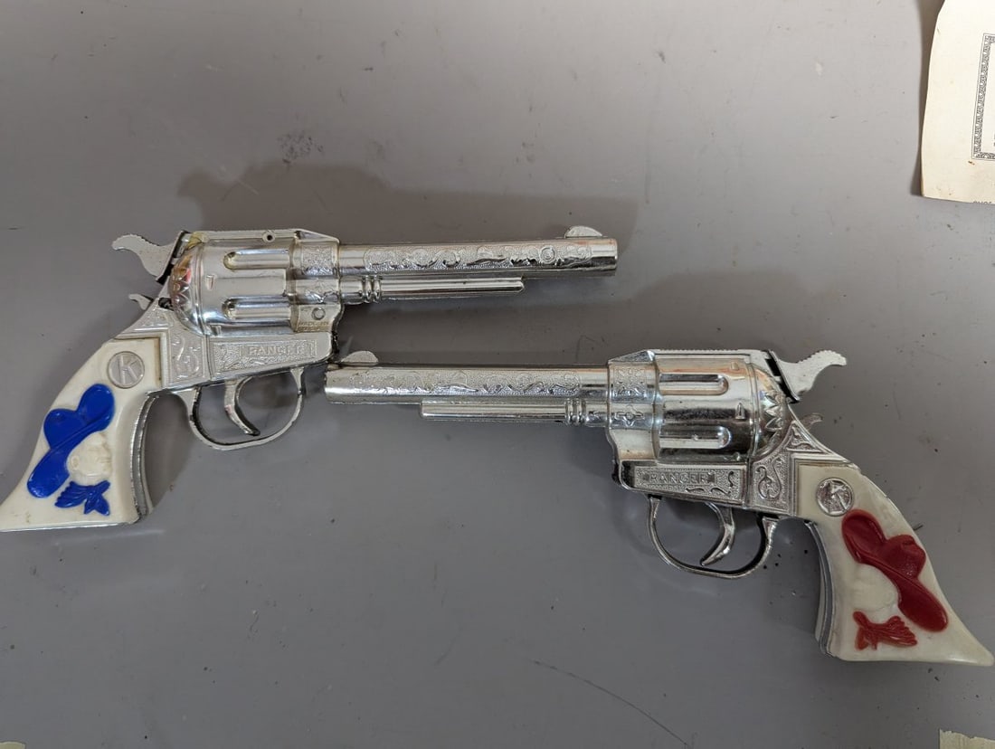 Kilgore Fastest Gun Electronic Draw Game Complete Set with Skull Target and Toy Pistols - 4