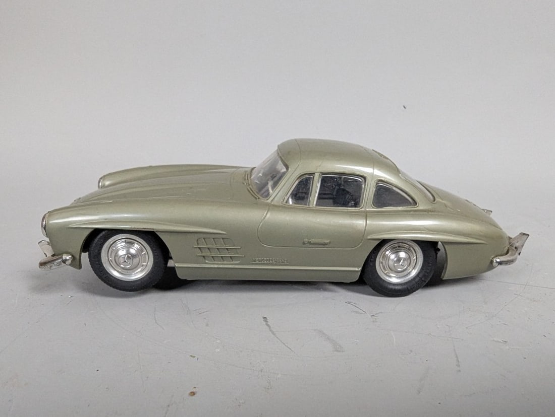 Vintage Strombecker Mercedes-Benz 300 SL Gullwing 1/32 Slot Car for Collectors - 4