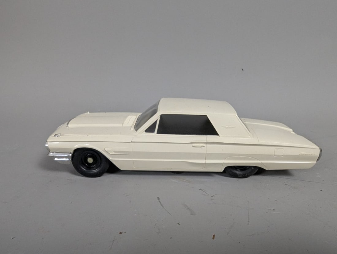 Vintage Strombecker 1964 AMT Turnpike Ford Thunderbird Slot Car with Rare Articulating Guide Ring - 3