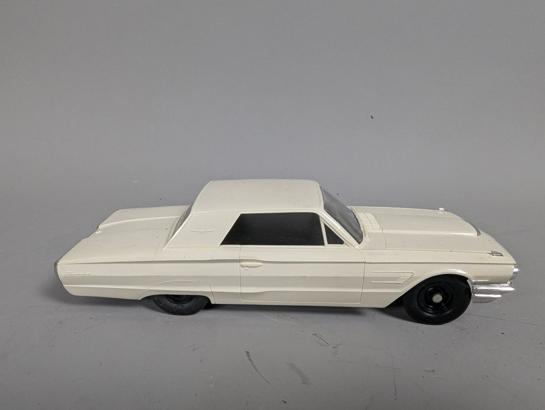 Vintage Strombecker 1964 AMT Turnpike Ford Thunderbird Slot Car with Rare Articulating Guide Ring - 4