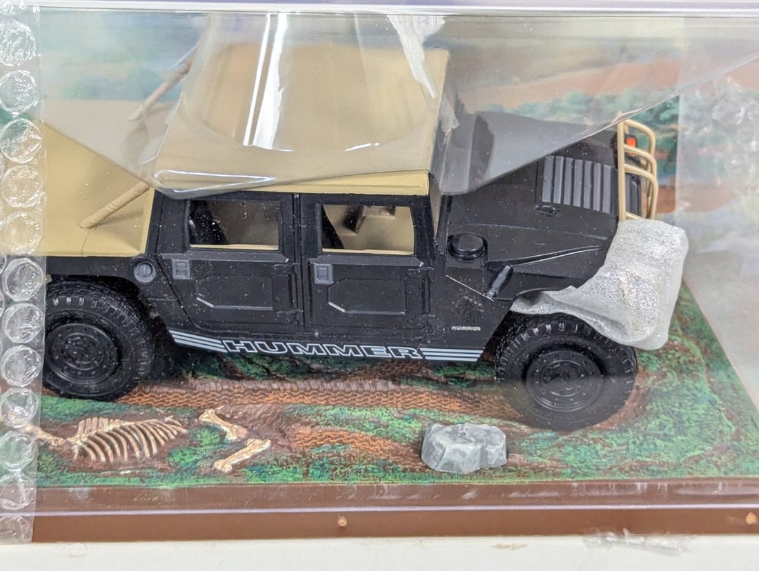 Revell Pro Finish SnapTite Hummer Diorama Model Kit Black Tan Collectible - 2