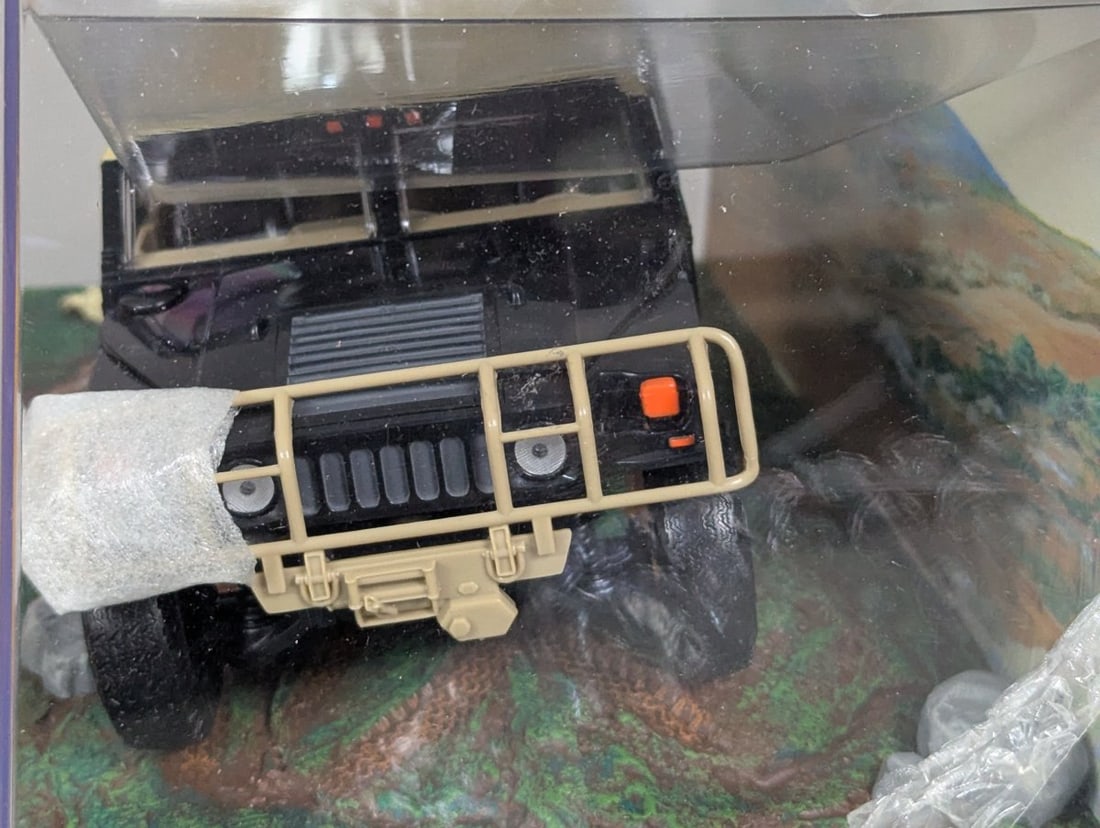 Revell Pro Finish SnapTite Hummer Diorama Model Kit Black Tan Collectible - 4