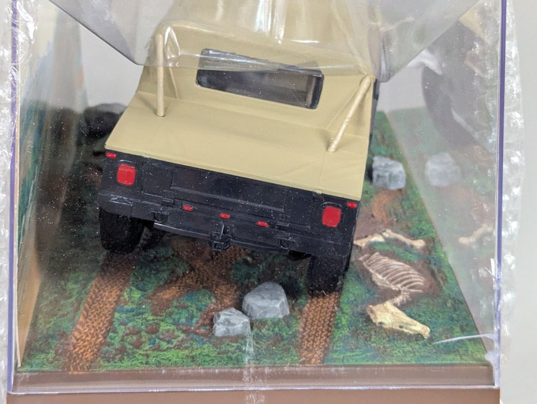 Revell Pro Finish SnapTite Hummer Diorama Model Kit Black Tan Collectible - 6