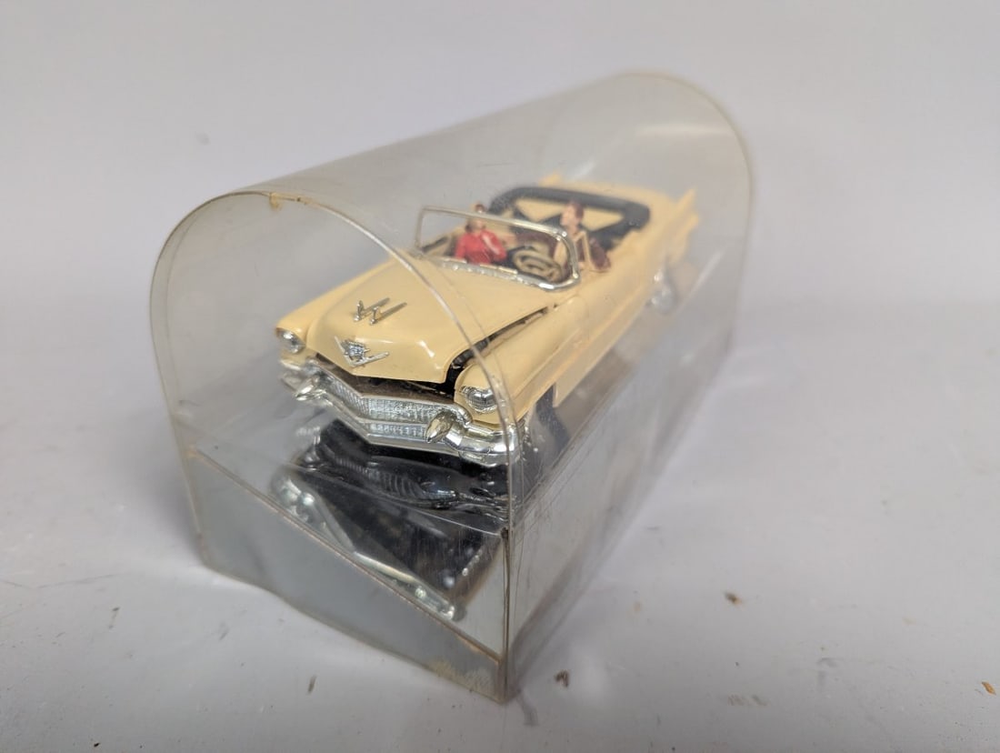 Revell-AMT 1953 Cadillac Eldorado Convertible Promotional Model Vintage Car (1 of 9)