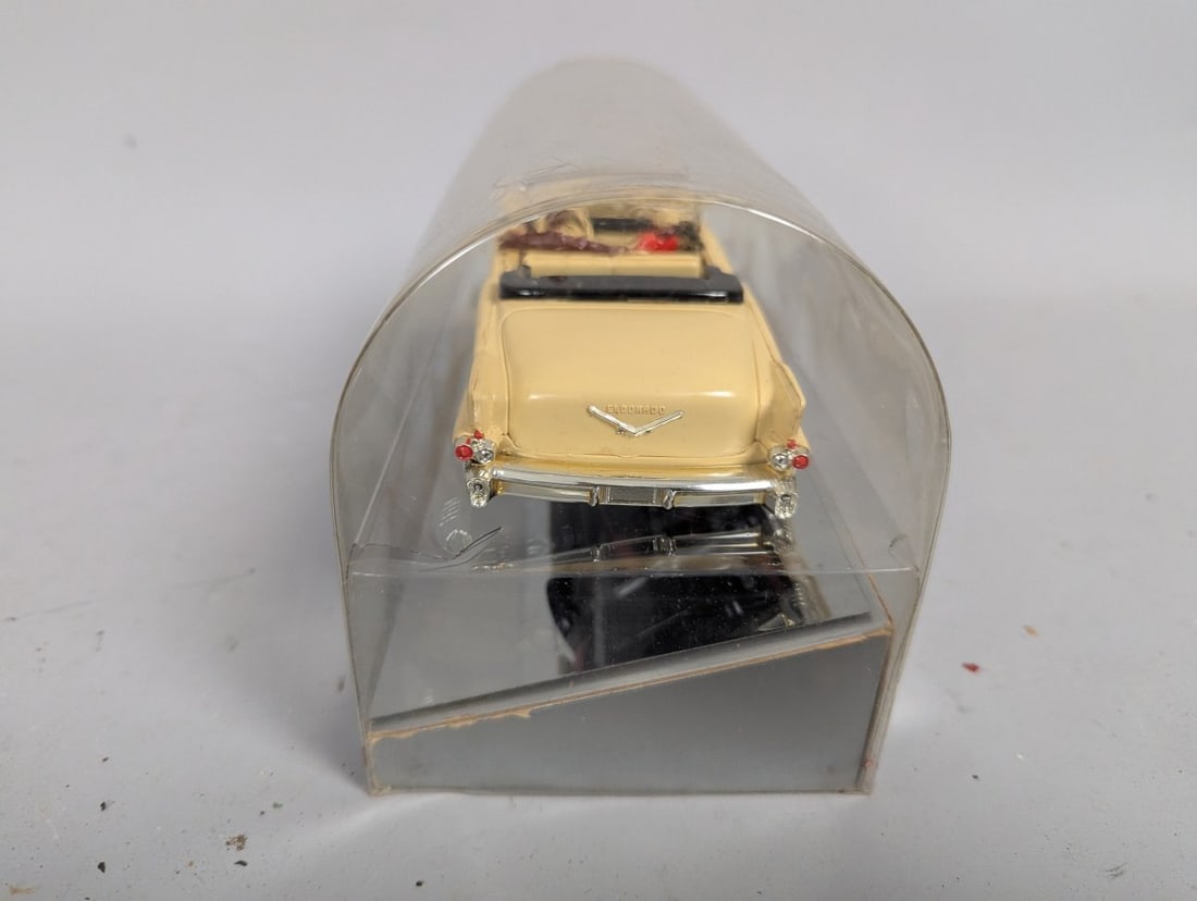 Revell-AMT 1953 Cadillac Eldorado Convertible Promotional Model Vintage Car - 5