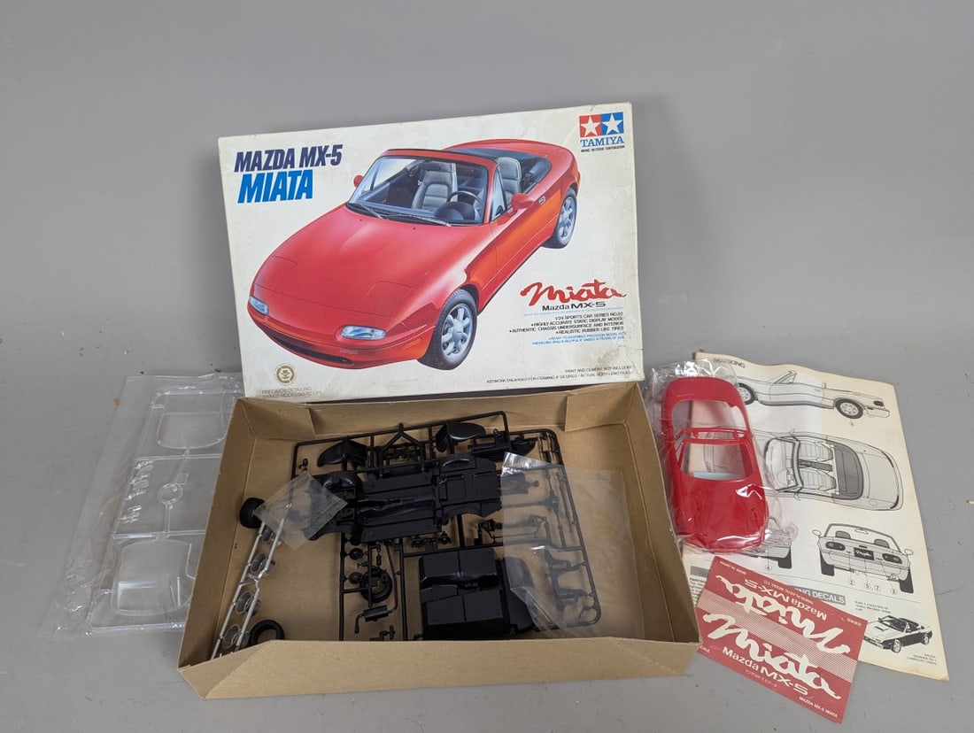 Tamiya Mazda MX-5 Miata 1/24 Scale Model Kit Classic Sports Car No. 24092 (1 of 6)