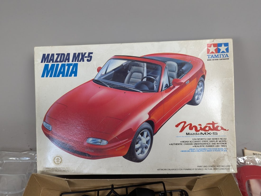 Tamiya Mazda MX-5 Miata 1/24 Scale Model Kit Classic Sports Car No. 24092 - 2