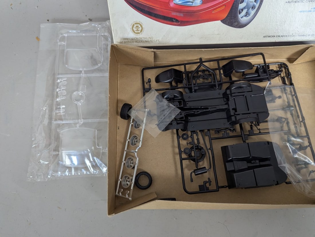 Tamiya Mazda MX-5 Miata 1/24 Scale Model Kit Classic Sports Car No. 24092 - 3