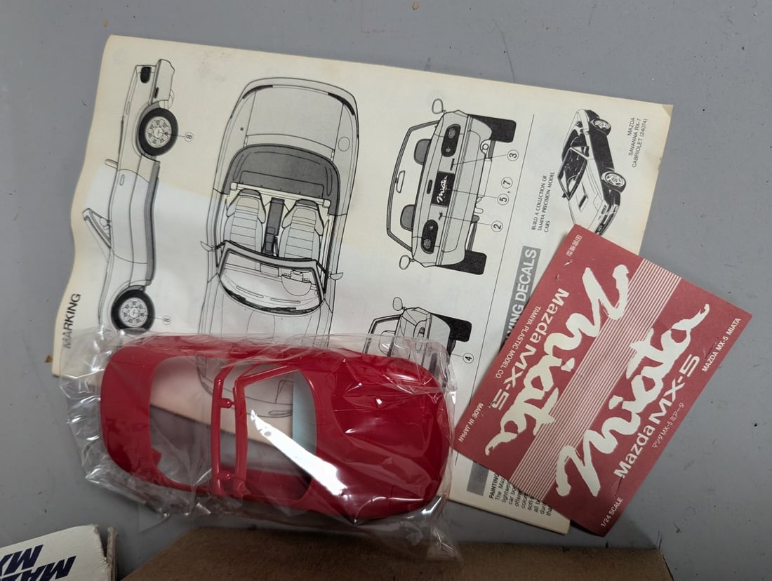 Tamiya Mazda MX-5 Miata 1/24 Scale Model Kit Classic Sports Car No. 24092 - 5