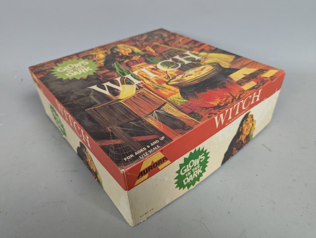 Vintage Aurora Witch Glows in the Dark Model Kit No. 470 for Collectors and Hobbyists - 5