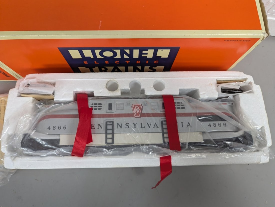 Lionel PRR GG-1 Electric Locomotive 6-18308 New Old Stock Rare Collector's Item - 2