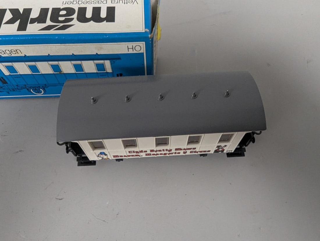 Marklin HO Scale 4107C Clyde Beatty Circus Passenger Car Limited Edition Model - 3