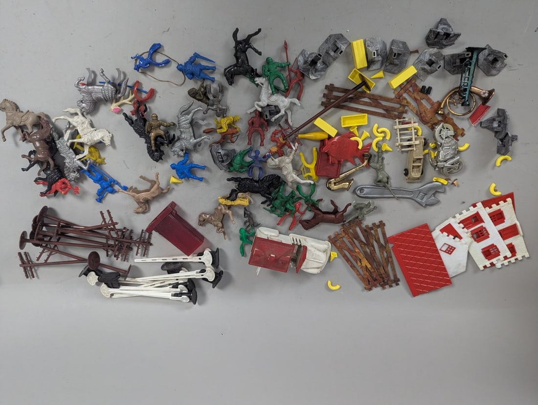 Lot of Assorted Vintage Plastic Toys and Parts 1950s Knights Cars Playset Figures: **Important** Please read below description on how to avoid high shipping costs. This is a large, assorted lot of played-with vintage plastic toys, primarily from the 1950s era. The lot features a var