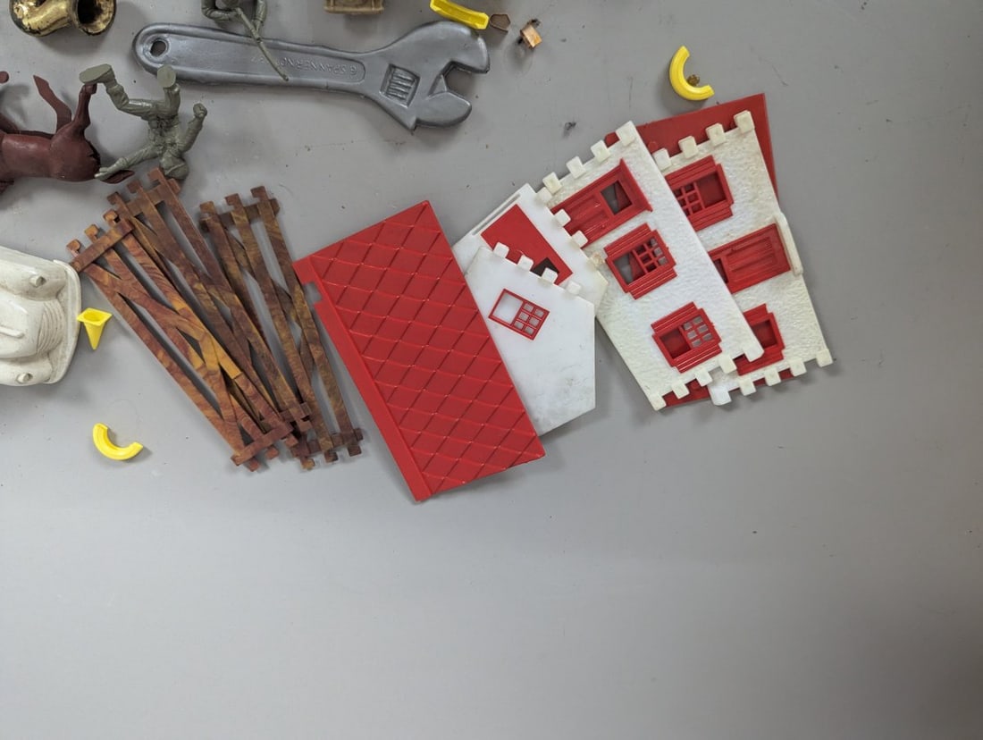 Lot of Assorted Vintage Plastic Toys and Parts 1950s Knights Cars Playset Figures - 2