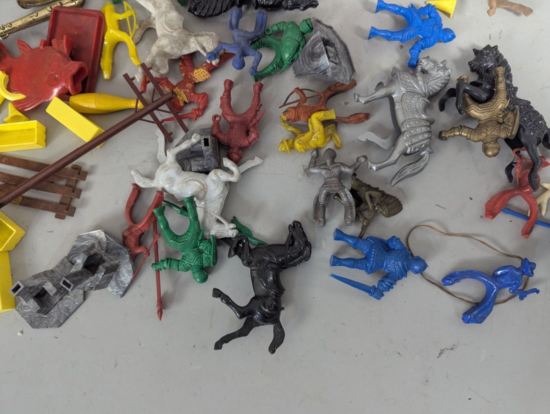 Lot of Assorted Vintage Plastic Toys and Parts 1950s Knights Cars Playset Figures - 6