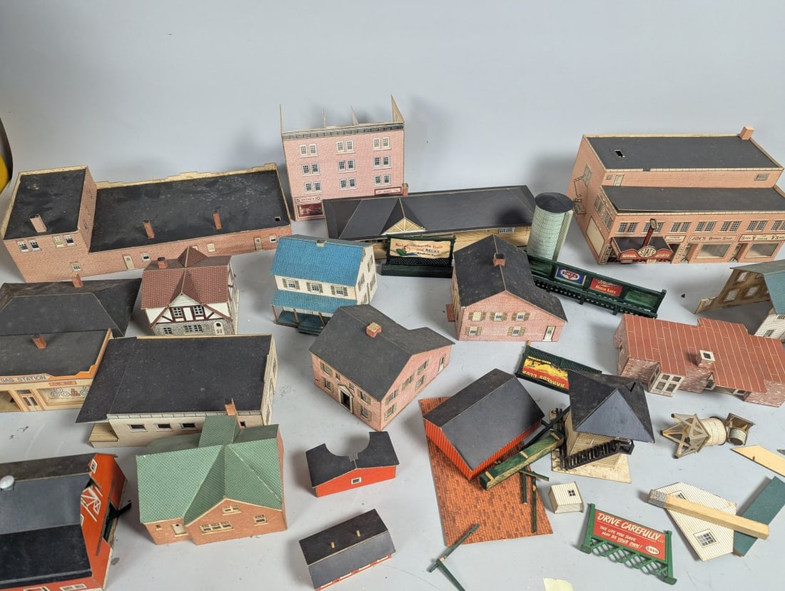 Vintage Built-Rite Cardboard Model Railroad Buildings Lot for Restoration or Parts (1 of 9)