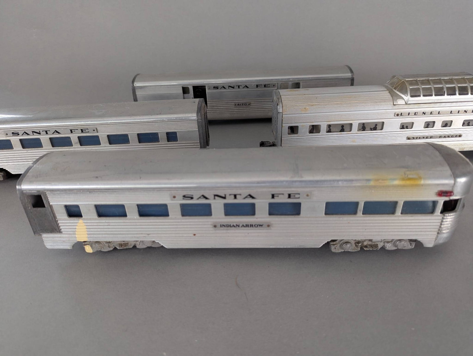 AMT American Model Toys and Lionel Santa Fe Passenger Cars Set - 2