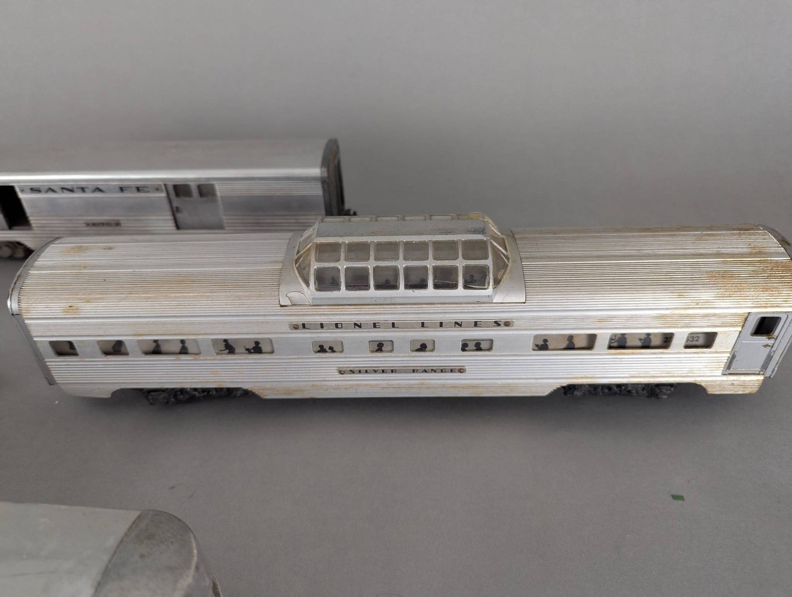 AMT American Model Toys and Lionel Santa Fe Passenger Cars Set - 3