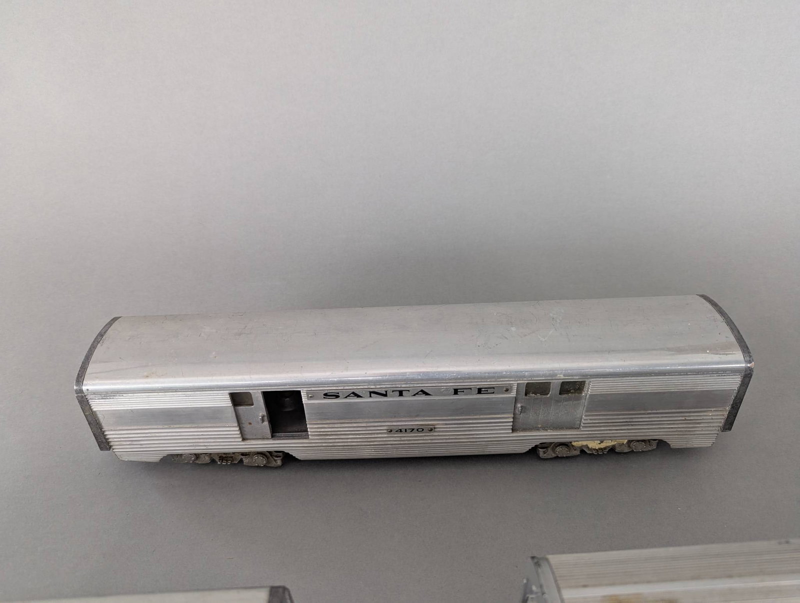 AMT American Model Toys and Lionel Santa Fe Passenger Cars Set - 5