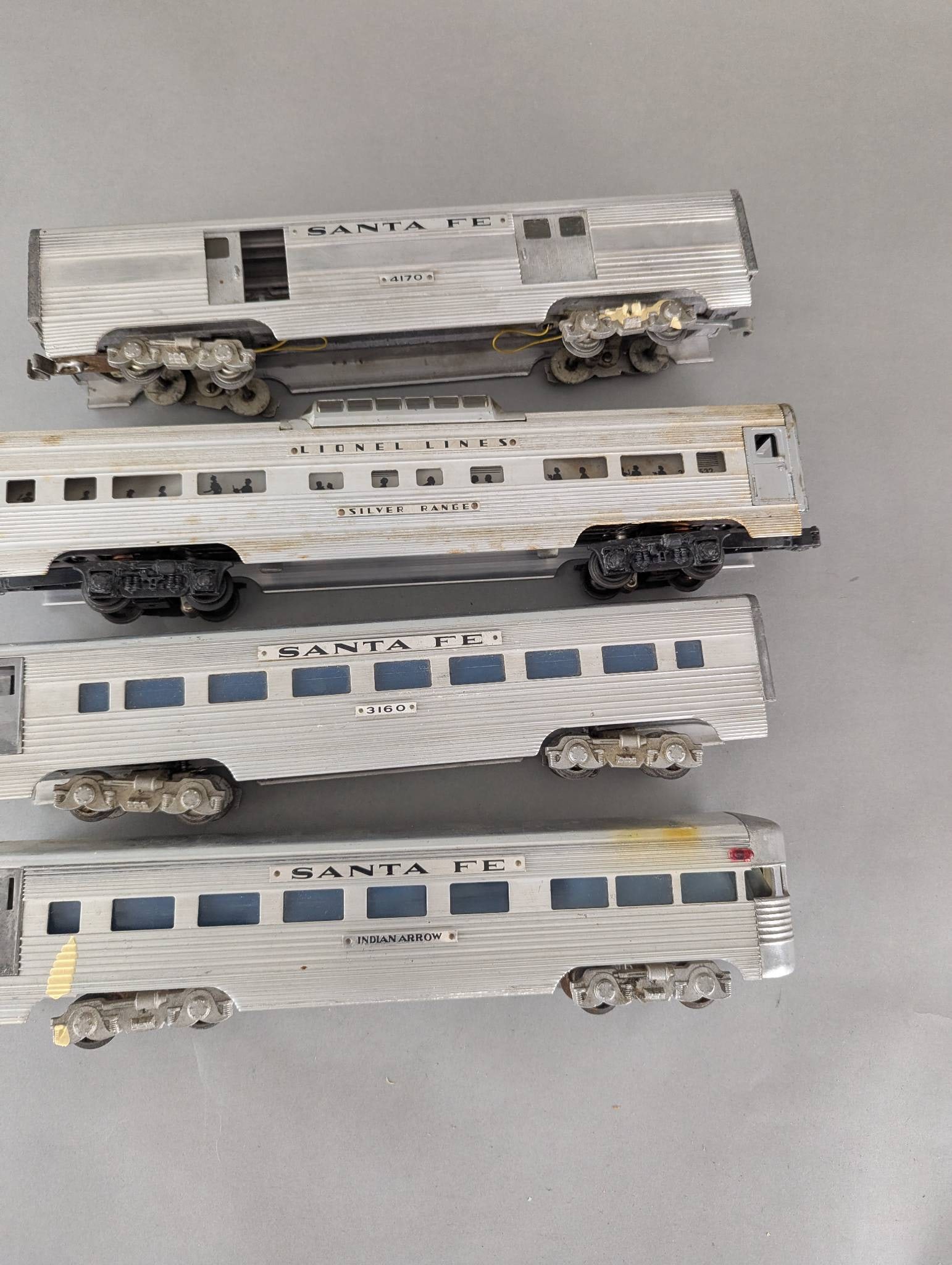 AMT American Model Toys and Lionel Santa Fe Passenger Cars Set - 6