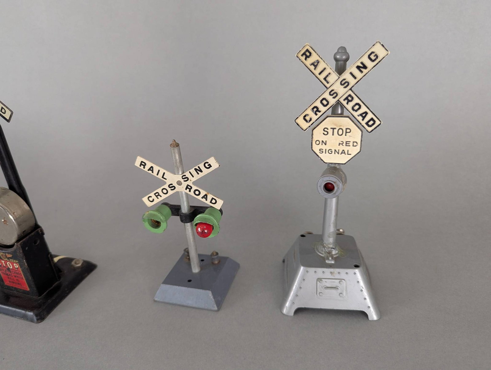 Lionel Train Cars and Accessories Collection with Track Signals - 10