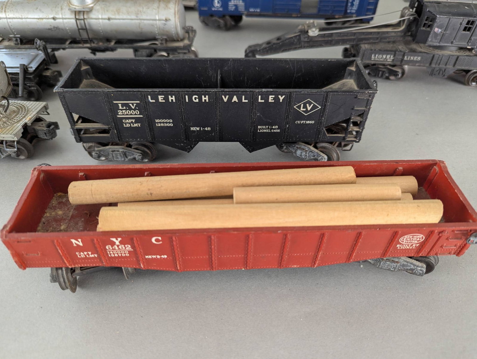 Lionel Train Cars and Accessories Collection with Track Signals - 2