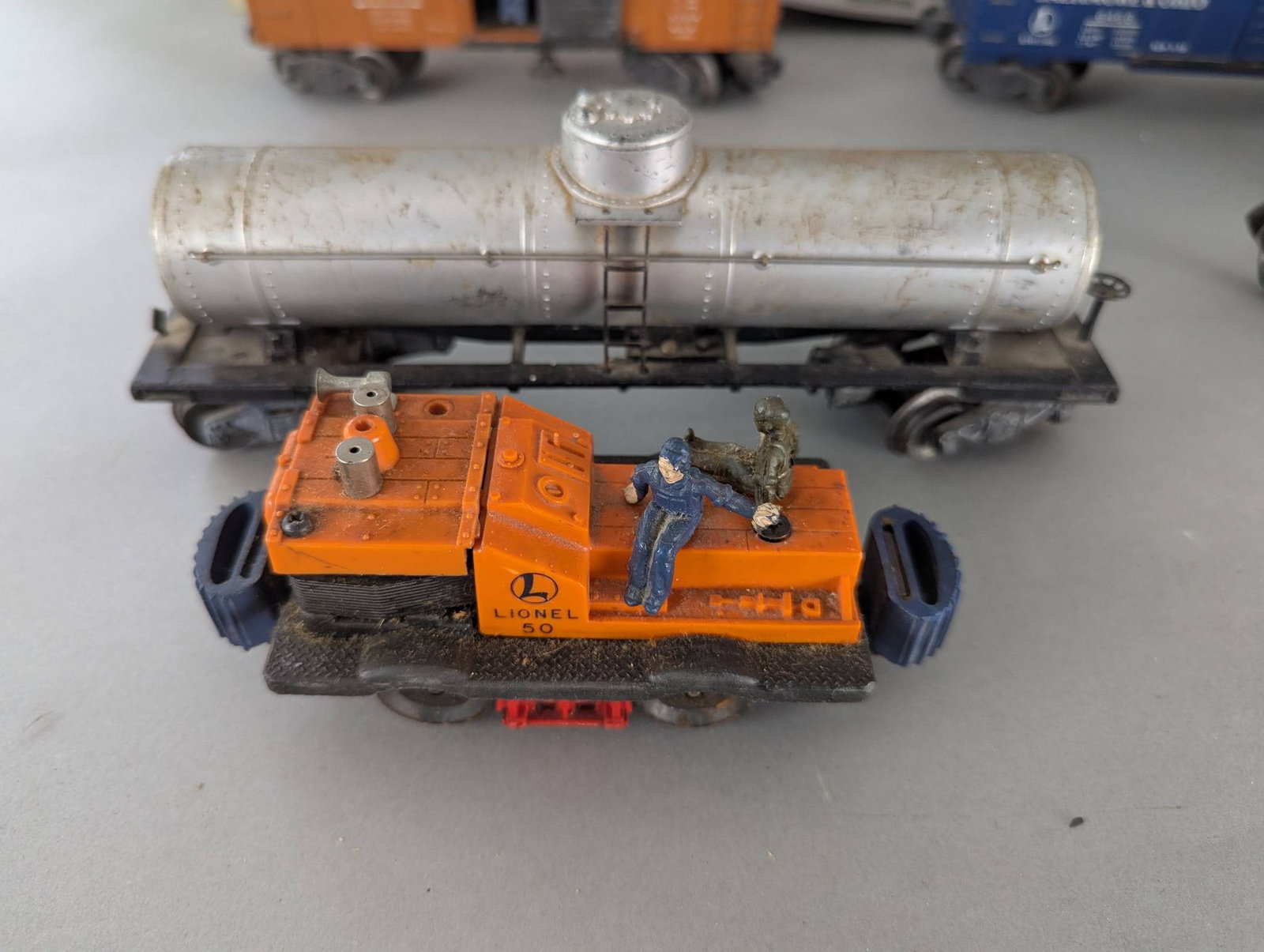 Lionel Train Cars and Accessories Collection with Track Signals - 4