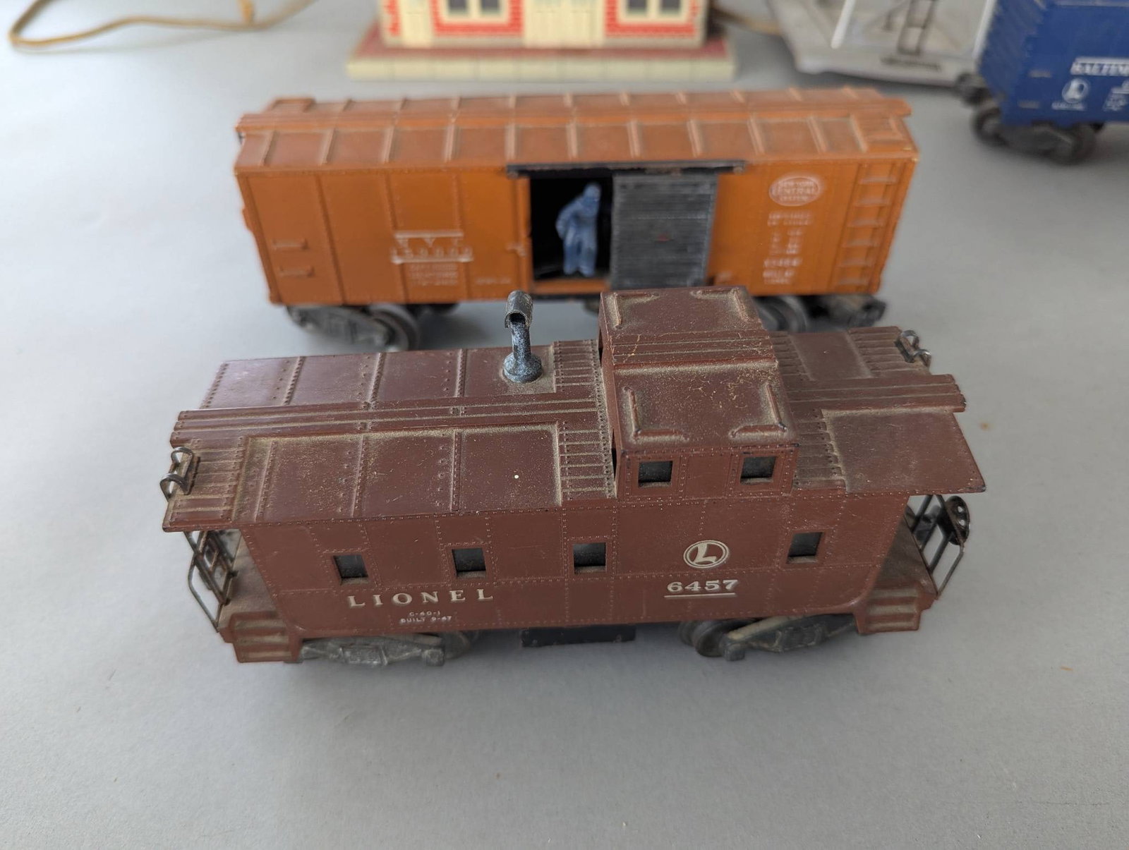 Lionel Train Cars and Accessories Collection with Track Signals - 5