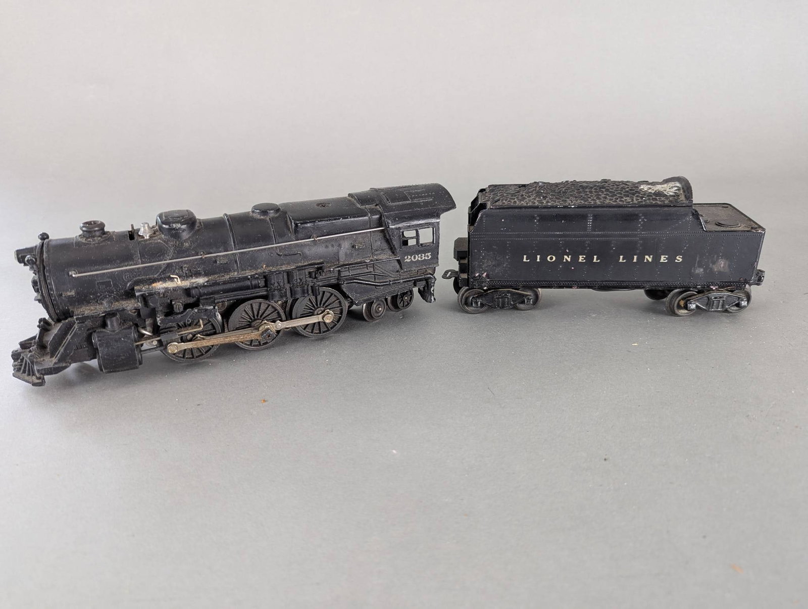 Lionel 2035 Locomotive Engine With 6466w tender: **Important** Please read below description on how to avoid high shipping costs. Lionel 2035 steam locomotive engine paired with a 6466W whistle tender. Both items exhibit visible wear consistent with