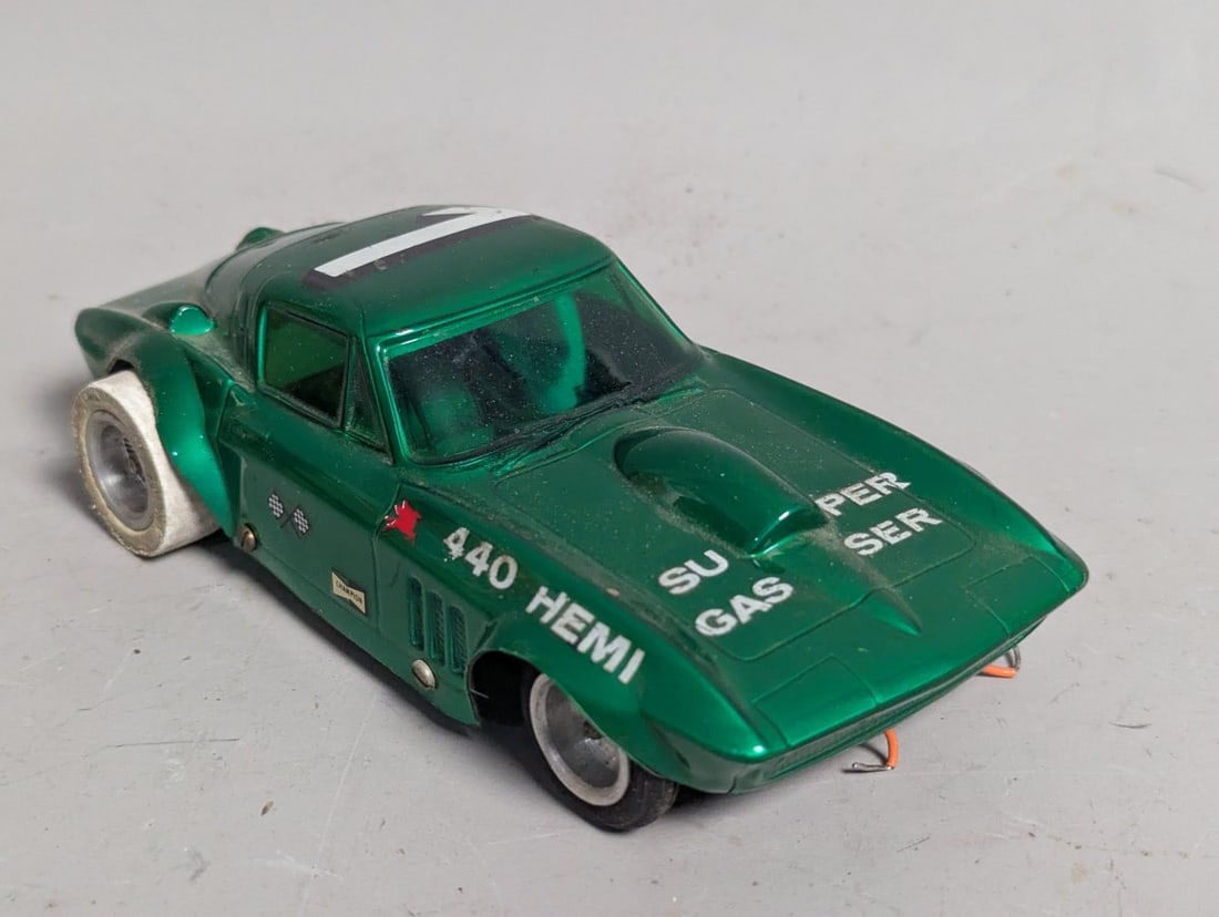 Vintage 1960s Corvette C2 Super Gas Drag Slot Car Collectible Model Racing: **Important** Please read below description on how to avoid high shipping costs. Up for auction is a unique Vintage 1960s Corvette C2 'Super Gas' Drag Slot Car. Dimensions: 6 1/2 x 3 x 2. Not tested,