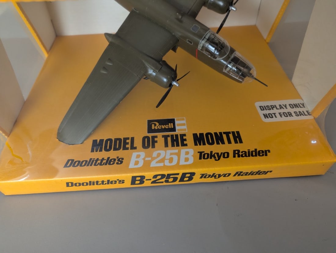 Revell Doolittle's B-25B Tokyo Raider Vintage Store Display Model of the Month - 6