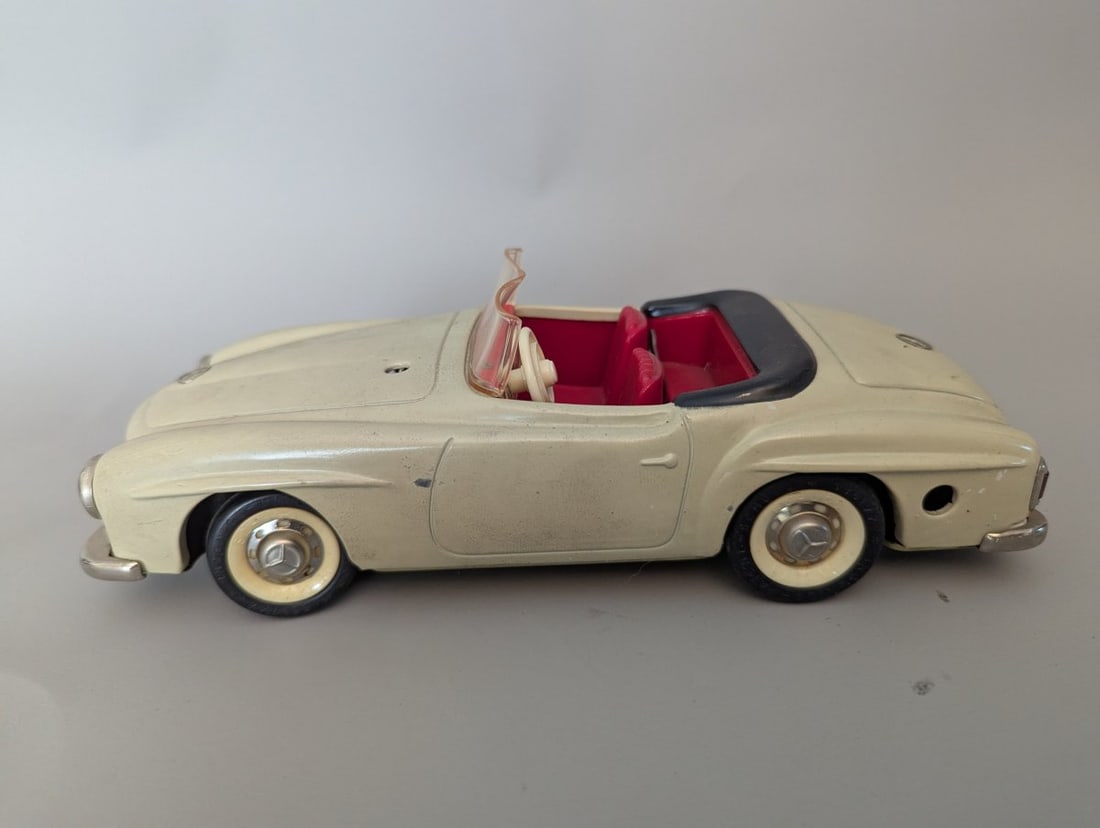 Schuco 2095 Wind-Up Mercedes-Benz 190 SL Collectible Toy Car - 3