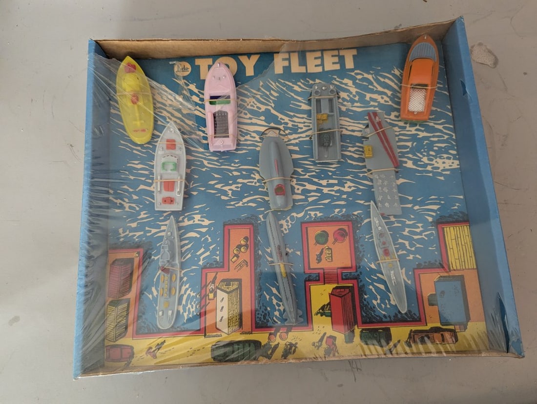 Lido Toy Fleet No. 508 Boxed Set Vintage Plastic Boats Classic Collectible: **Important** Please read below description on how to avoid high shipping costs. This vintage Lido Toy Fleet No. 508 boxed set features 10 assorted plastic boats and ships, measuring 13 1/2 x 11 x 2.