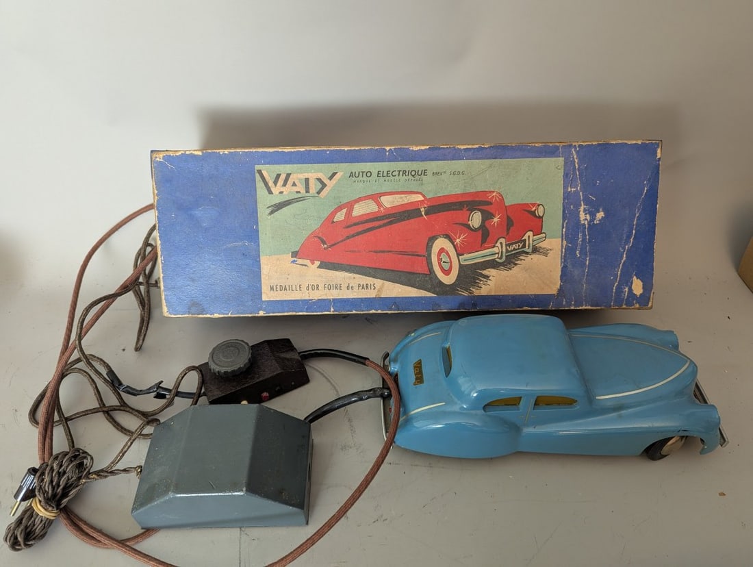 Vaty Auto Electrique Toy Car Set with Controller and Box Vintage French Collectible: **Important** Please read below description on how to avoid high shipping costs. Up for auction is a Vaty 'Auto Ã‰lectrique' Toy Car Set, featuring a complete collection including the toy