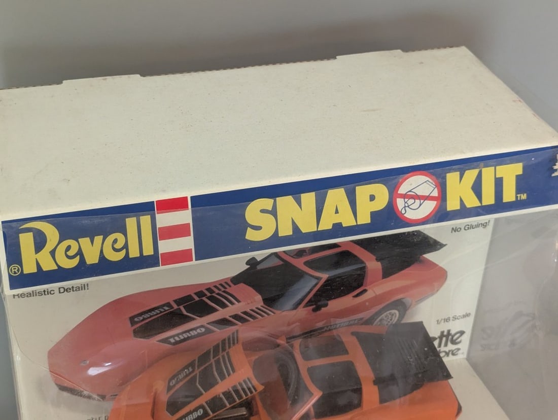 Revell Snap Kit Corvette Turbo Hombre 1/16 Scale Vintage Store Display Model - 4