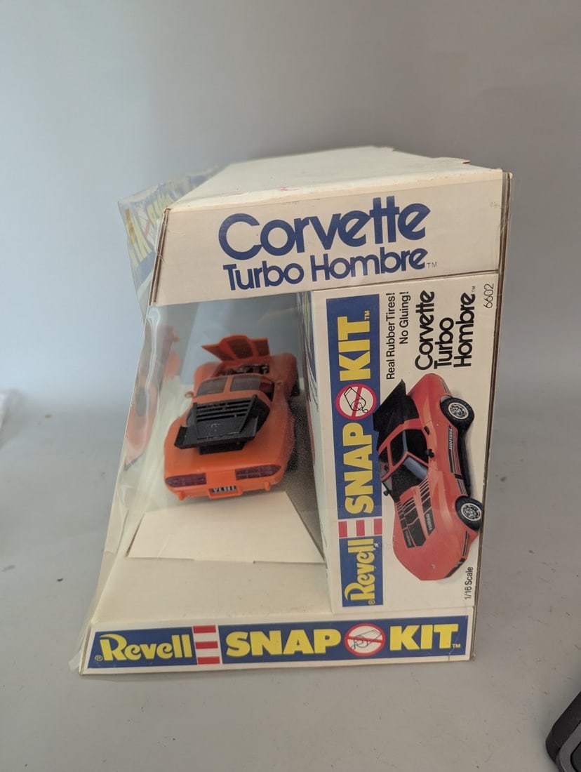 Revell Snap Kit Corvette Turbo Hombre 1/16 Scale Vintage Store Display Model - 7