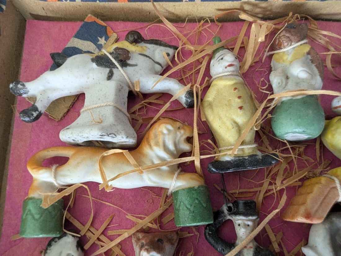 Vintage Japanese Bisque Miniature Figures Set in Original Box with Celestial Design - 3