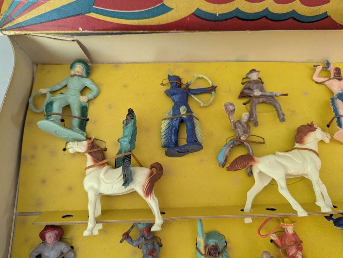 Vintage Beton Toys Western Figures Boxed Set - Unused Toy Soldiers from the 1950s - 4