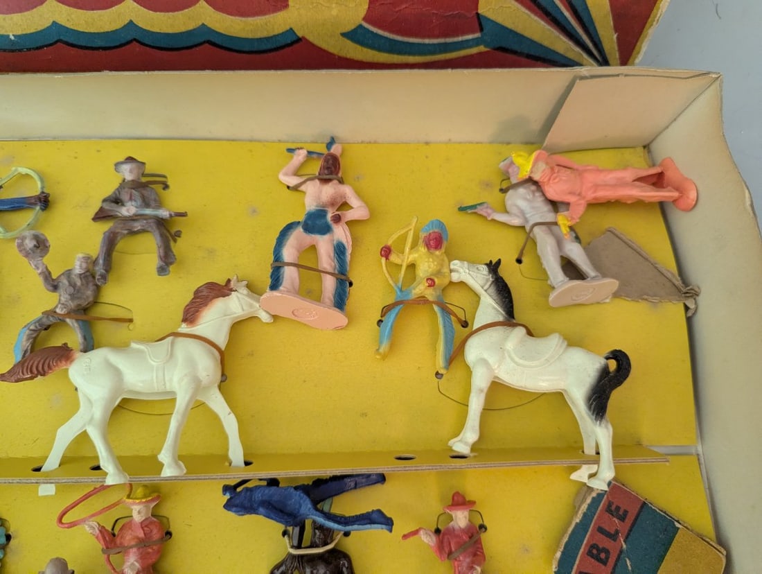 Vintage Beton Toys Western Figures Boxed Set - Unused Toy Soldiers from the 1950s - 5