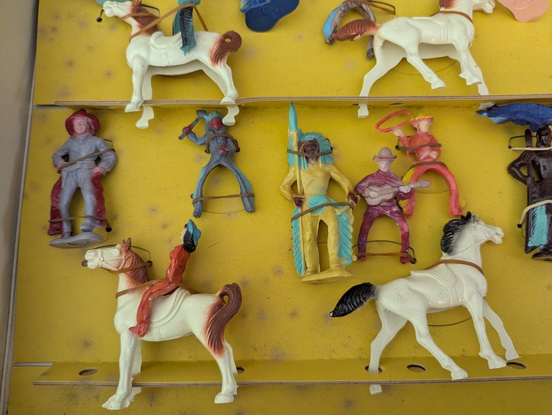 Vintage Beton Toys Western Figures Boxed Set - Unused Toy Soldiers from the 1950s - 6