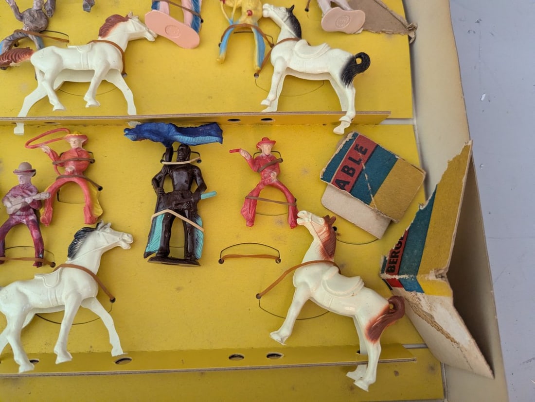 Vintage Beton Toys Western Figures Boxed Set - Unused Toy Soldiers from the 1950s - 7