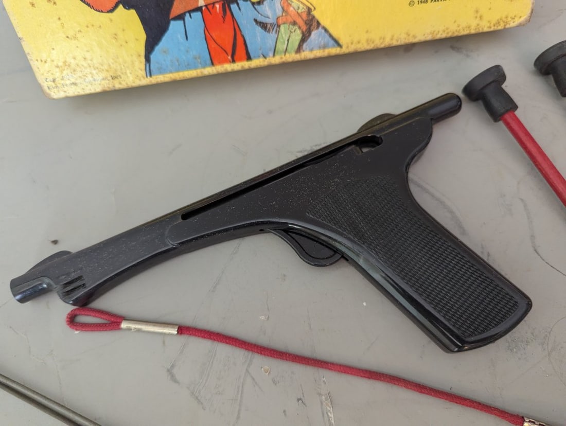 Vintage 1948 Prince Valiant Crossbow Pistol Game by Empire Plastic Corp - 4