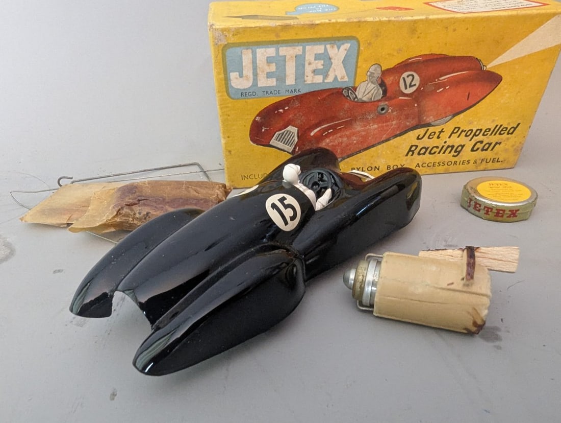 Vintage Jetex Jet Propelled Racing Car Set with Accessories and Original Box - 4