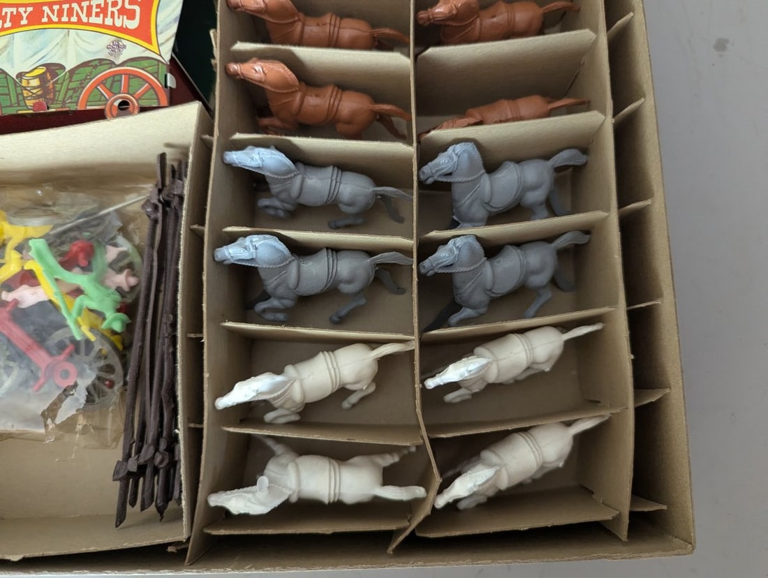 Vintage Archer's Western Play-Time 48-Piece Action Set New Old Stock Archer Plastics - 4