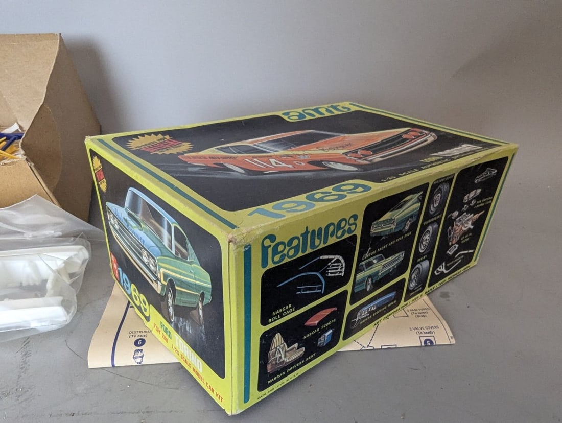 AMT 1969 Ford Torino 1/25 Scale Model Kit No. T151-200 Vintage Collector Parts Builder - 7